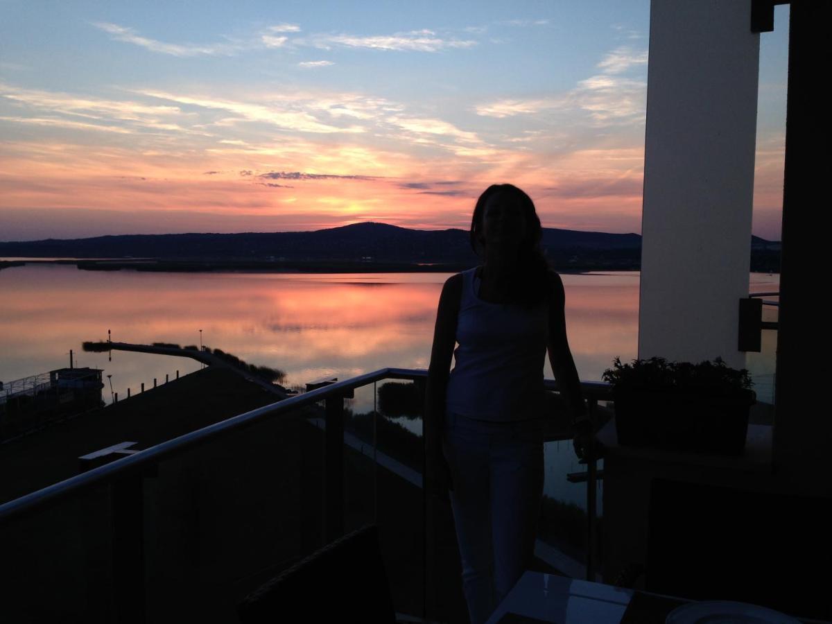 Panorama Apartman Velence Bagian luar foto