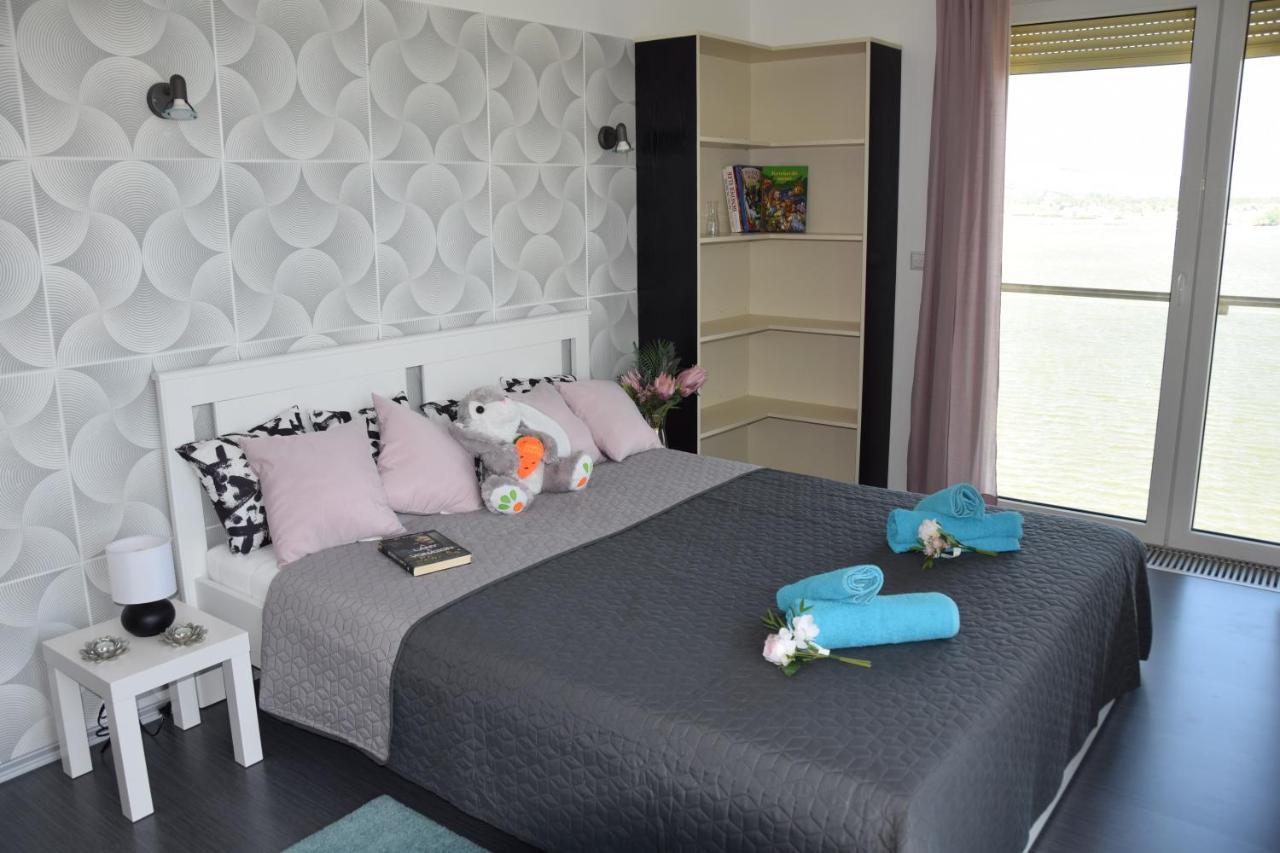 Panorama Apartman Velence Bagian luar foto