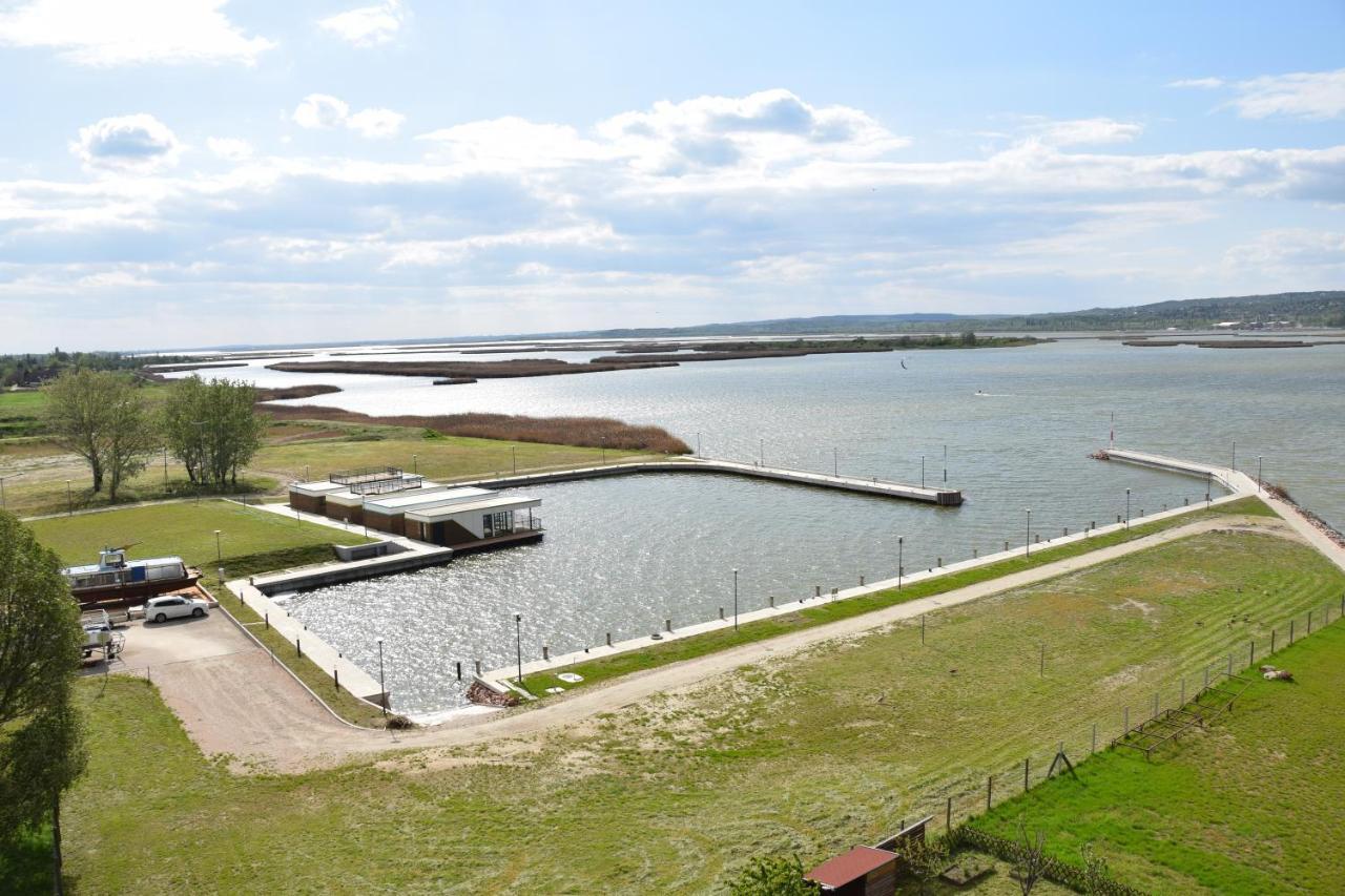 Panorama Apartman Velence Bagian luar foto